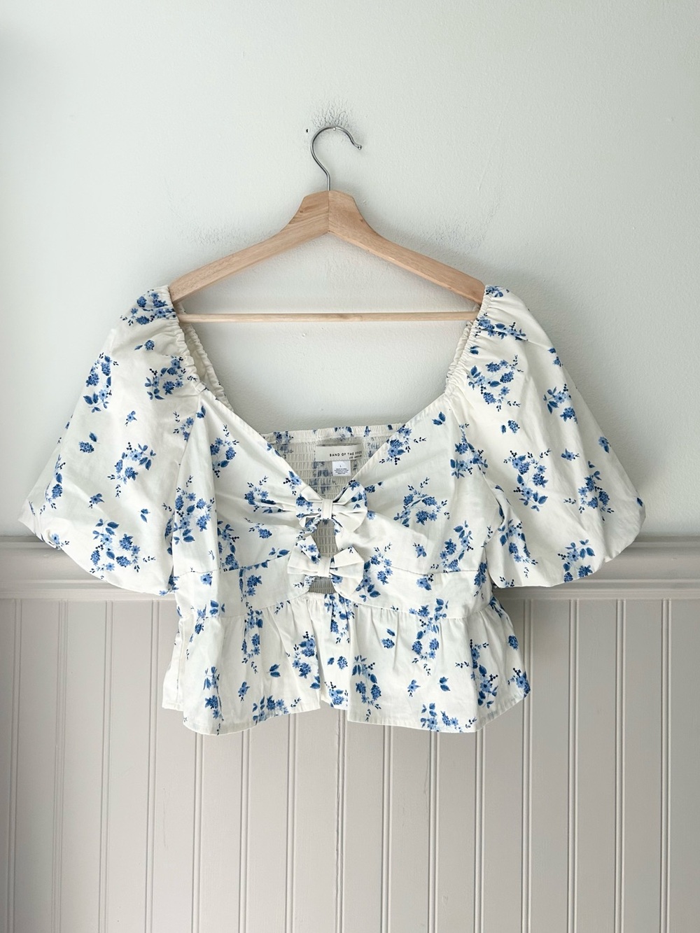 Band of the Free White Blue Floral Crop Top Front Bow Puff Sleeve Large